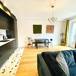 Elegant & Chic A Apartment *