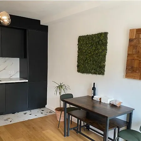 Apartment Elegant & Chic A *