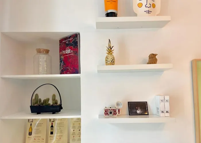 Elegant & Chic A Apartment