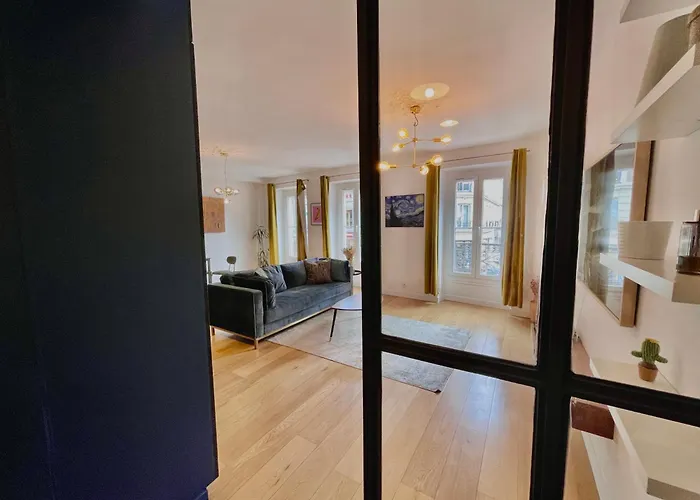 Elegant & Chic A * Paris